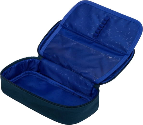 Prostorný penál a chytré uložení psacích potřeb