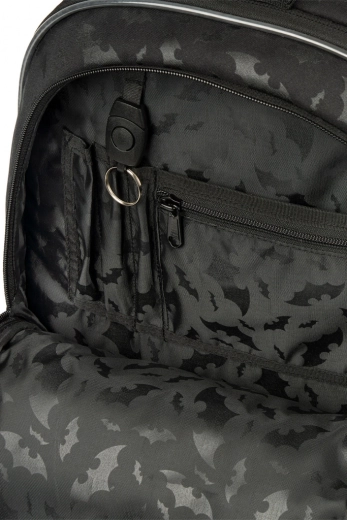 Přehledná organizace: 3 komory, organizér a kapsa na notebook