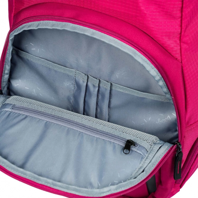 Tři komory a kapsa na 17" notebook