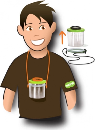 Kelímek s lupou pro pozorování hmyzu