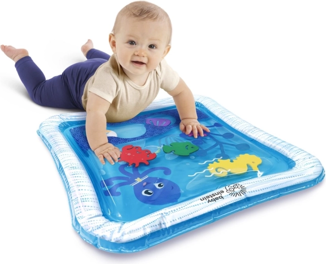 Tummy time, který baví