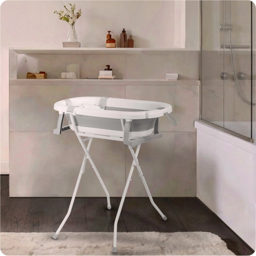 Skládací stojan pro pohodlnou výšku a stabilitu