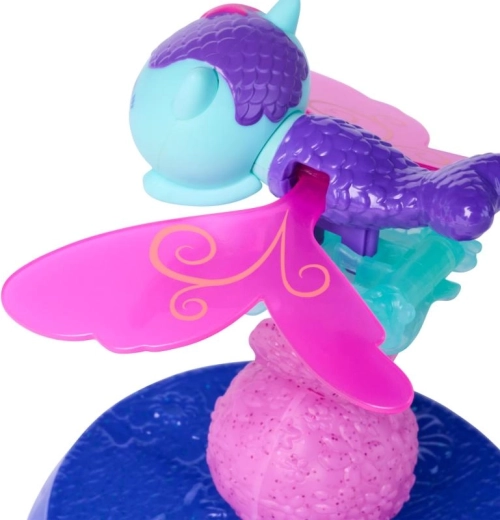 Třepotající se křídla na prstě i na stojánku