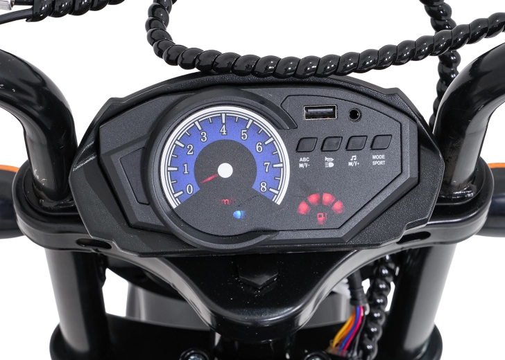 LED světla a multimediální panel