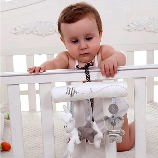 Snadná instalace na kočárek i postýlku