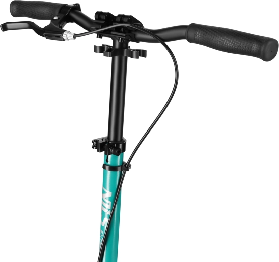 Výškově nastavitelná řídítka a ruční brzda pro větší kontrolu