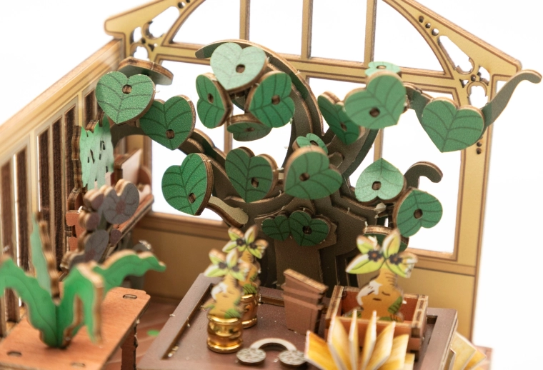 Precizně vyřezávané dřevěné 3D puzzle