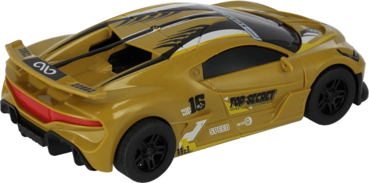 Sportovní driftový vzhled se spoilerem a polepy