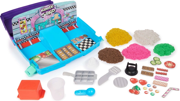 Spousta nástrojů a forem pro realistická „jídla“