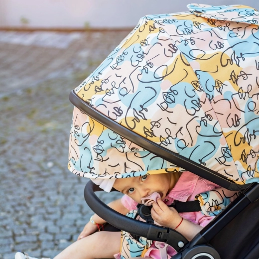 Prodloužitelná stříška s kšiltem pro maximální krytí