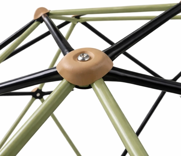 Masivní ocelová konstrukce pro bezpečné lezení