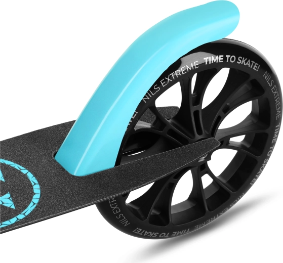 Protiskluzový deck a účinná zadní brzda