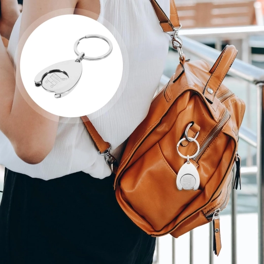 Snadné připnutí na klíče i batoh