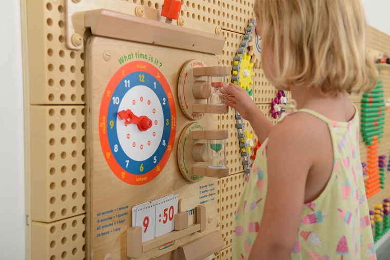 Montáž na stěnu i kompatibilita s Masterkidz Flex