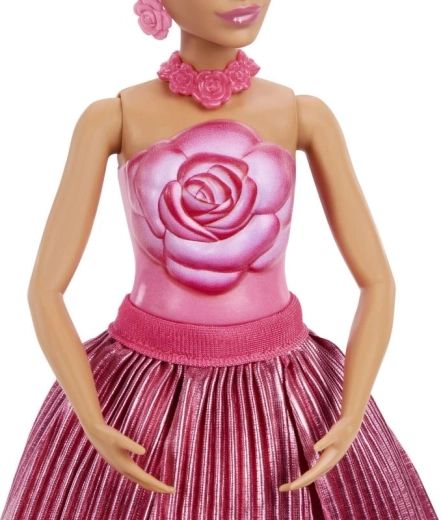 Detailní květinový outfit a doplňky