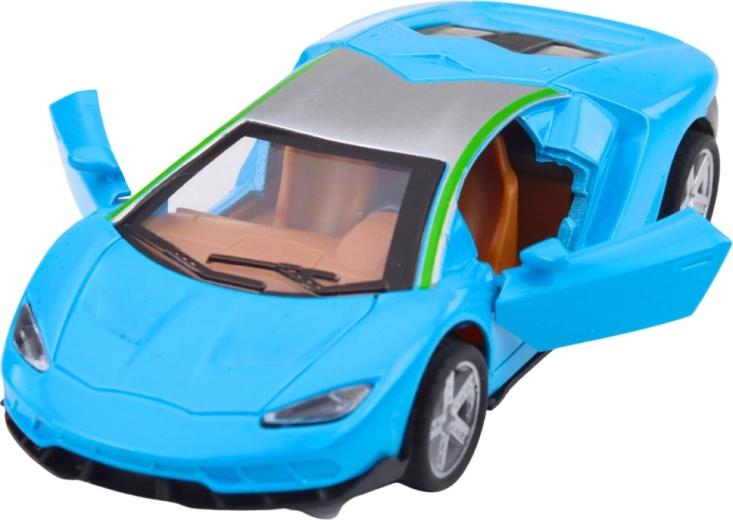 Otevírací dveře a detailní interiér