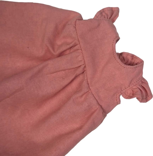 Letní outfit v pudrově růžové