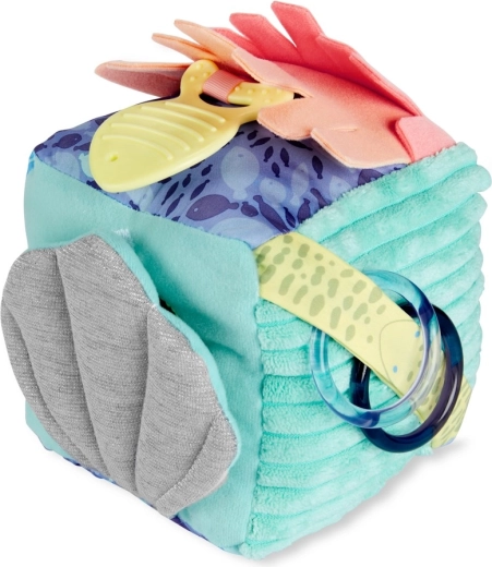 Různorodé textury a šustivé prvky