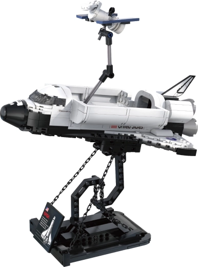 Výstavní stojan a satelit s „solárními panely“