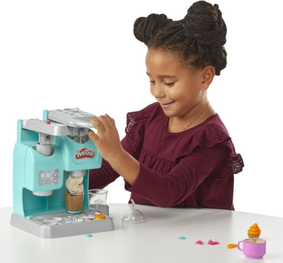 Páčkový kávovar pro parádní nápoje