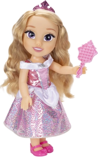 Královský vzhled s tiárou a třpytivými šaty