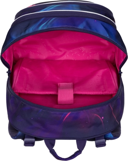 Promyšlená organizace s kapsou na 15" notebook