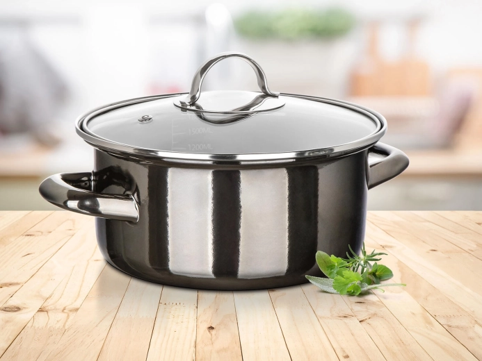 Odolná smaltovaná úprava v barvě Metallic Black