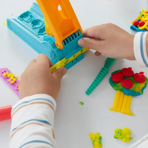 Tři barvy Play-Doh