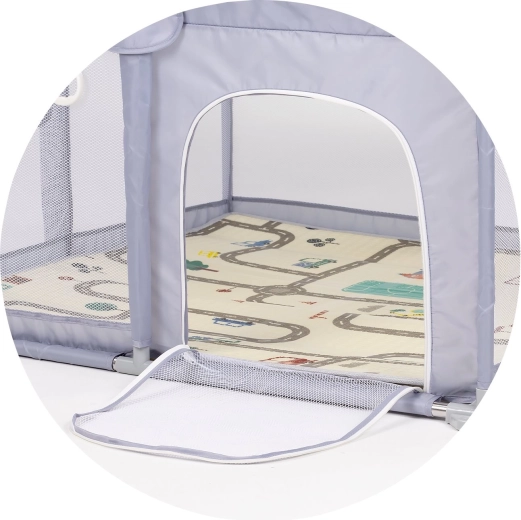 Praktická dvířka na zip pro samostatný vstup