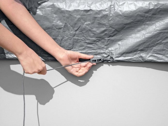 Větruodolné upevnění a těsné dosednutí