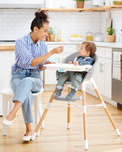 Snadné čištění a odnímatelný tác do myčky