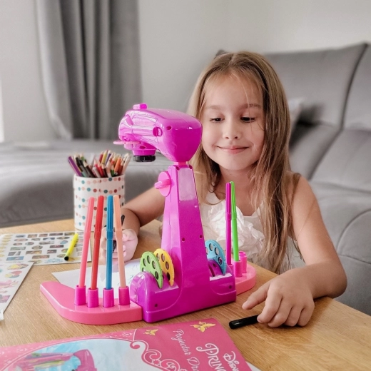 Vše po ruce díky držákům a úložišti