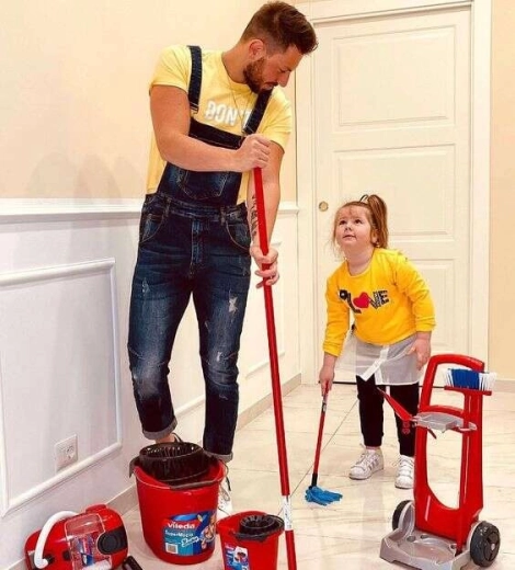 Vozík na kolečkách pro snadný přesun příslušenství