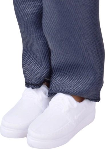 Kompletní outfit včetně tenisek