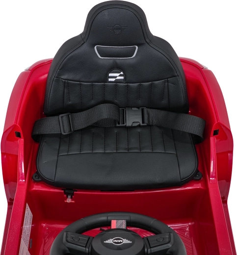 Pohodlné sedadlo z ekokůže s bezpečnostními pásy