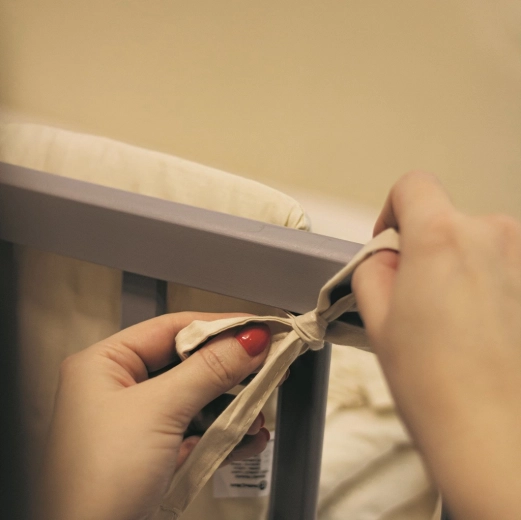 Snadné a pevné připevnění na stužky