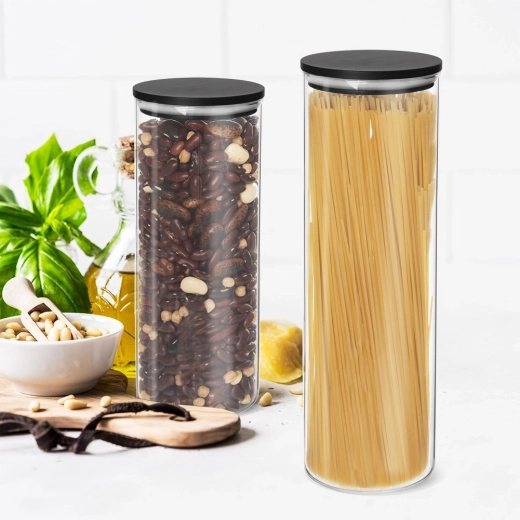 Štíhlý tvar šetří místo ve spíži