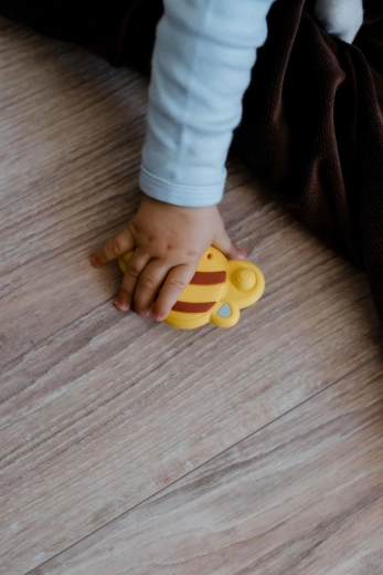 Rozvoj smyslů a jemné motoriky od prvních dnů