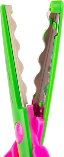 Přesné dekorativní řezy pro scrapbooking