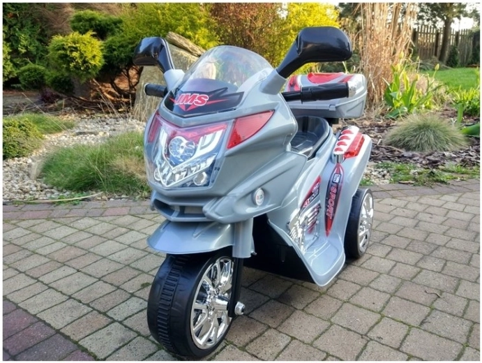 Realistické detaily a LED světla