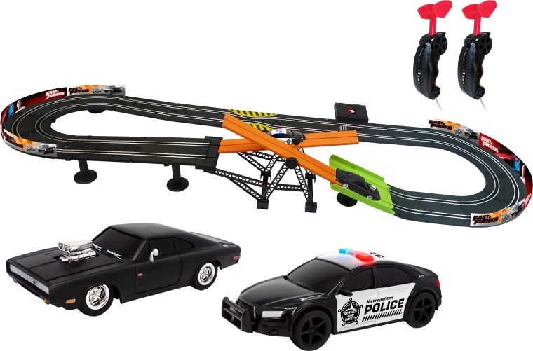 Dva detailní vozy: Dodge Charger a policejní auto