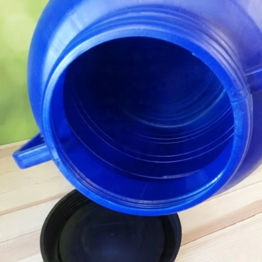 Široké hrdlo pro snadné plnění a čištění