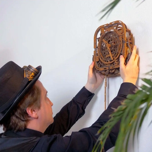 Připraveno k zavěšení na stěnu