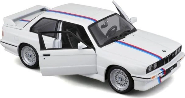 Otevírací dveře a realistický interiér