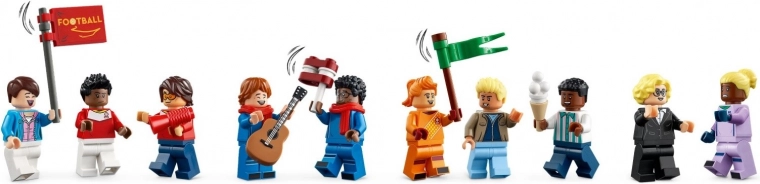 15 minifigurek včetně fotbalových hvězd