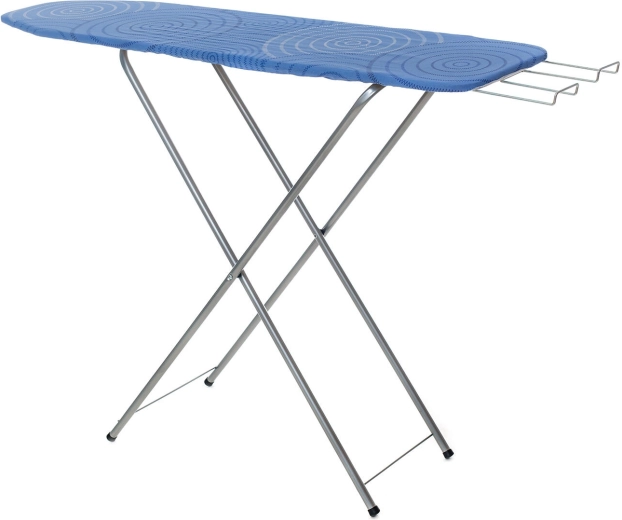 Vysouvací kovová odkládací plocha na žehličku