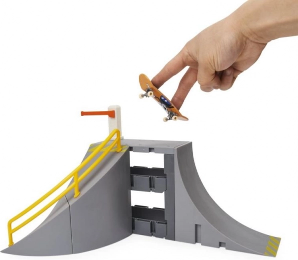 Vysoká rampa se zábradlím pro grindy