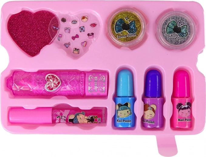 Třpytivé doplňky a kreativní manikúra