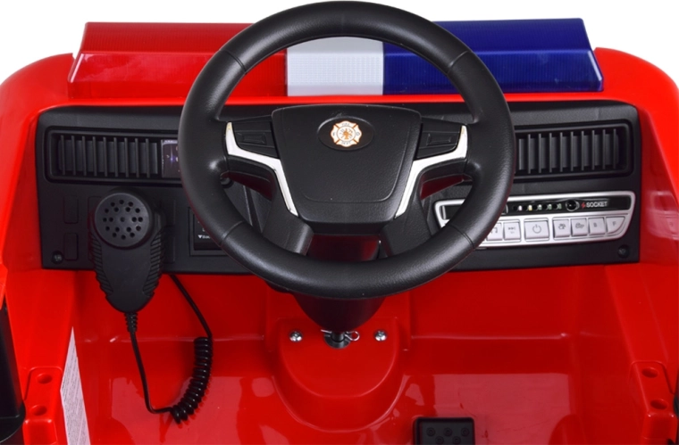 Světla, siréna a megafon jako u pravých hasičů