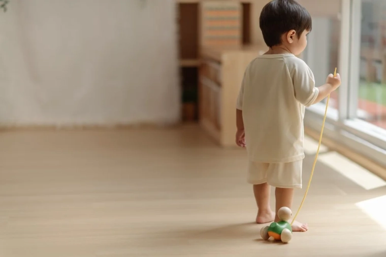Tahací hračka, která motivuje k chůzi